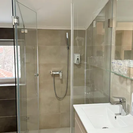 Kristal Garni 3* Újvidék