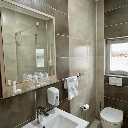 Apartmanhotel Kristal Garni 3*